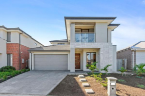 Point Cook's Spacious and Comfy 4BR/3BA Haven!